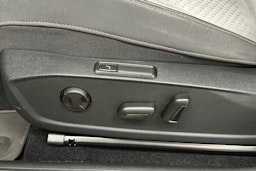 valkoinen CUPRA Born 2023 kuva 16.