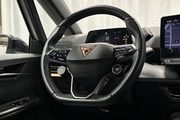 valkoinen CUPRA Born 2023 kuva 19.