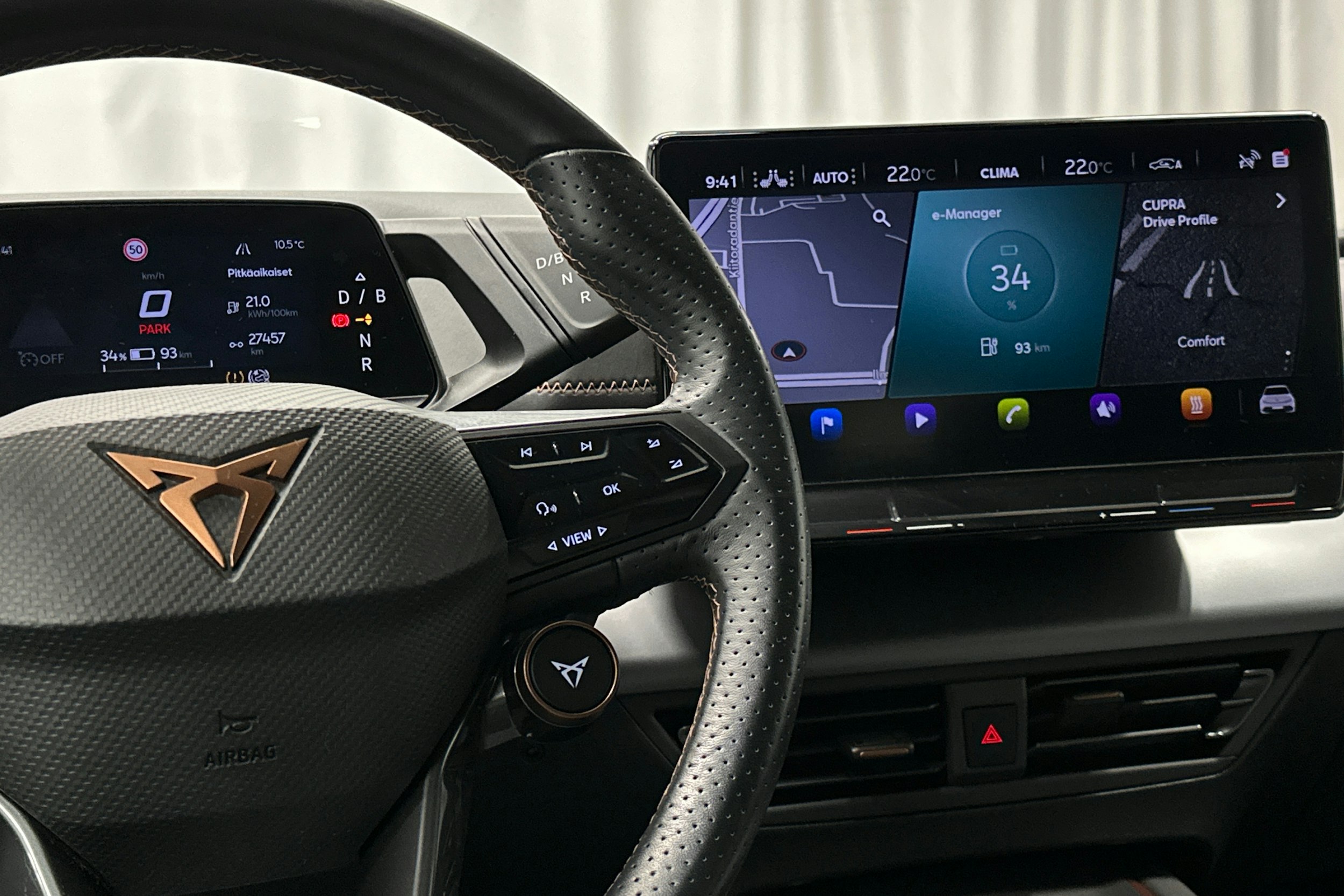 valkoinen CUPRA Born 2023 kuva 21.