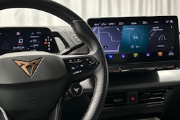 valkoinen CUPRA Born 2023 kuva 21.