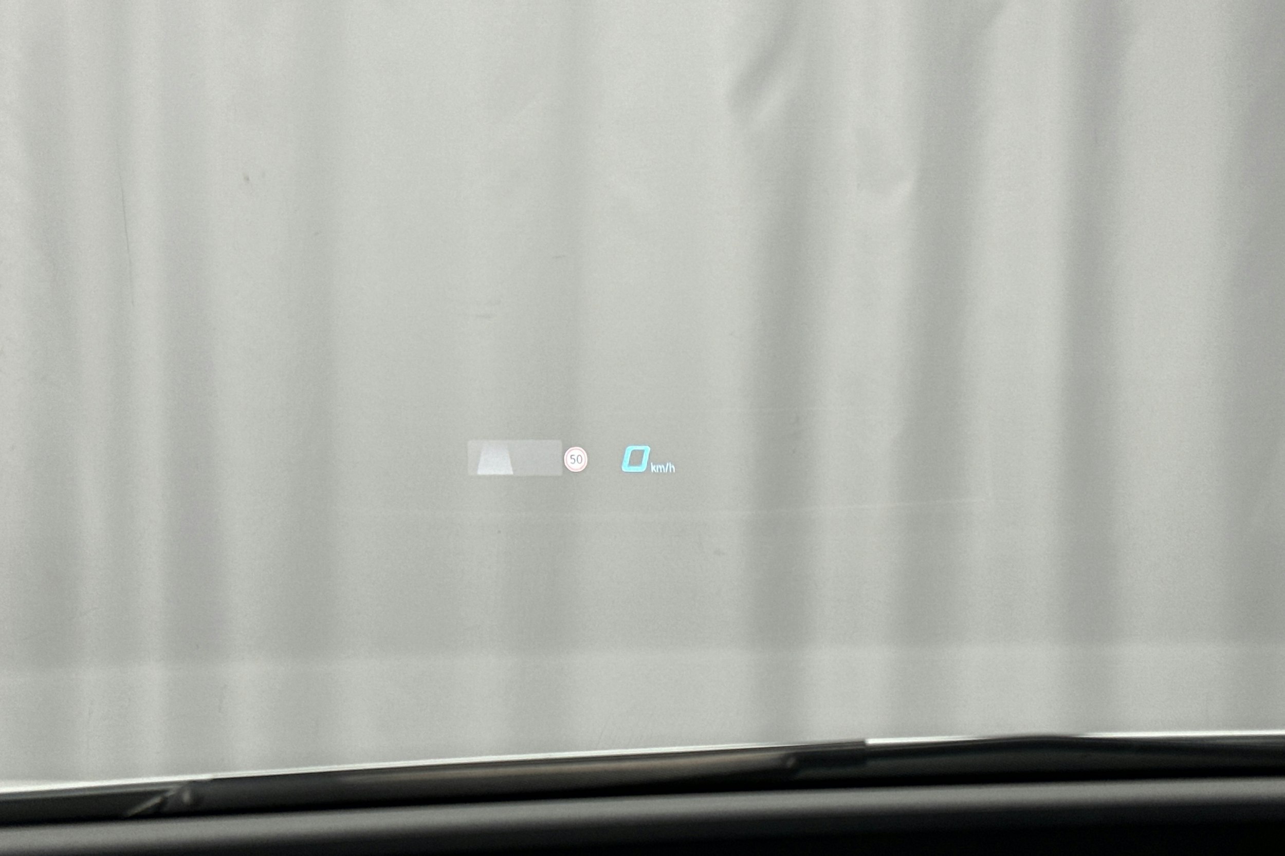 valkoinen CUPRA Born 2023 kuva 22.