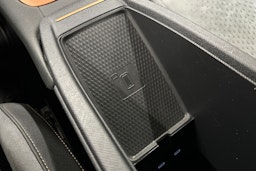 valkoinen CUPRA Born 2023 kuva 23.