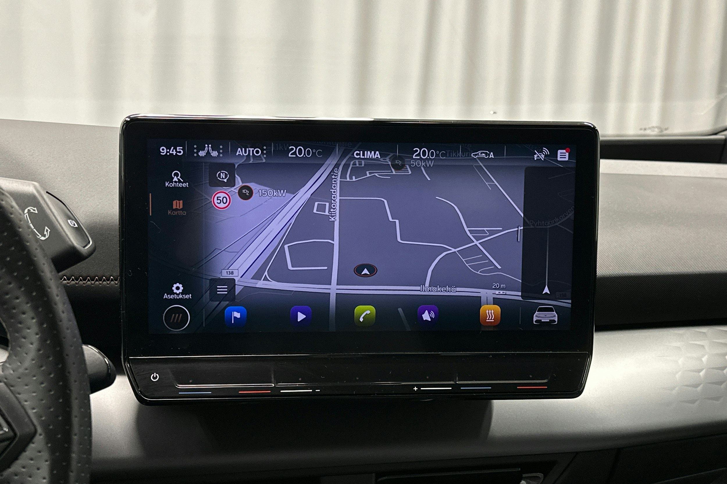 valkoinen CUPRA Born 2023 kuva 25.