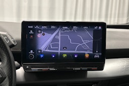 valkoinen CUPRA Born 2023 kuva 25.