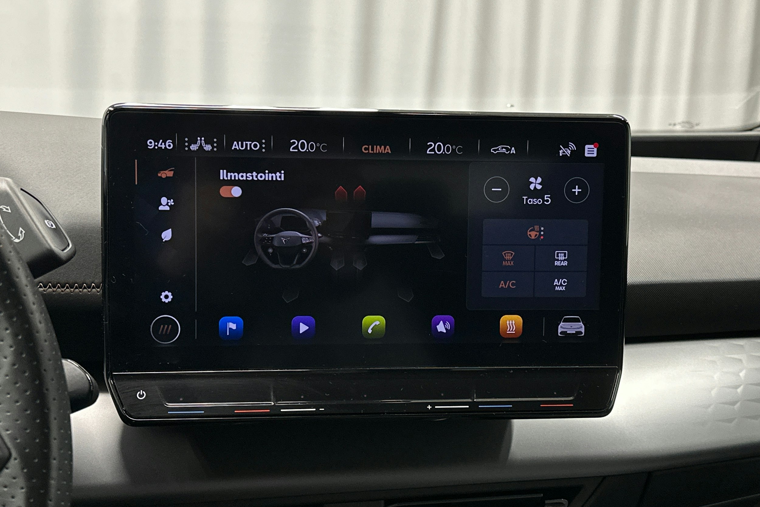 valkoinen CUPRA Born 2023 kuva 26.