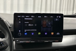 valkoinen CUPRA Born 2023 kuva 28.