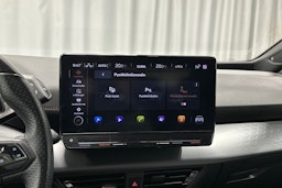 valkoinen CUPRA Born 2023 kuva 29.