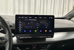 valkoinen CUPRA Born 2023 kuva 30.