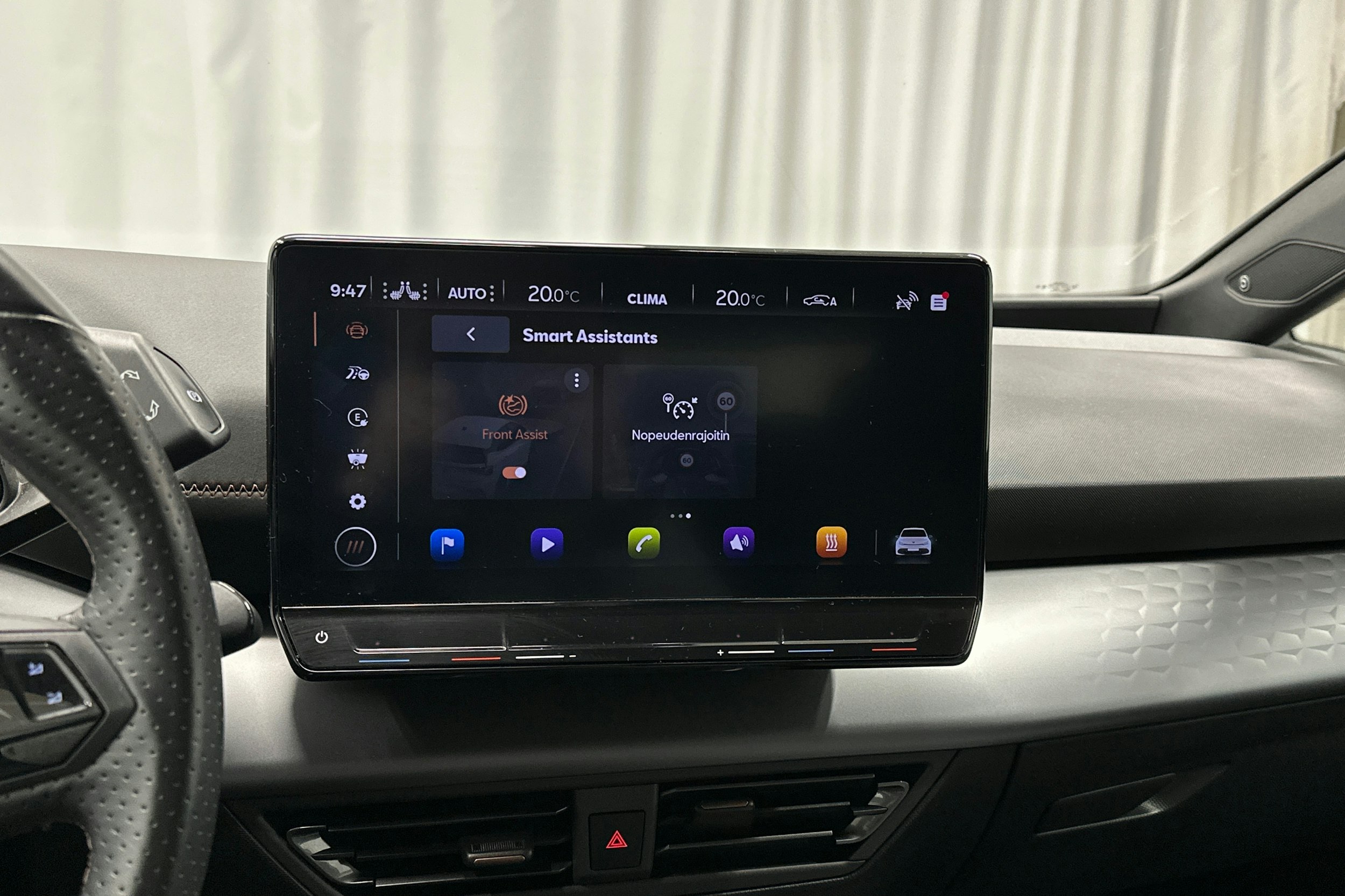 valkoinen CUPRA Born 2023 kuva 32.