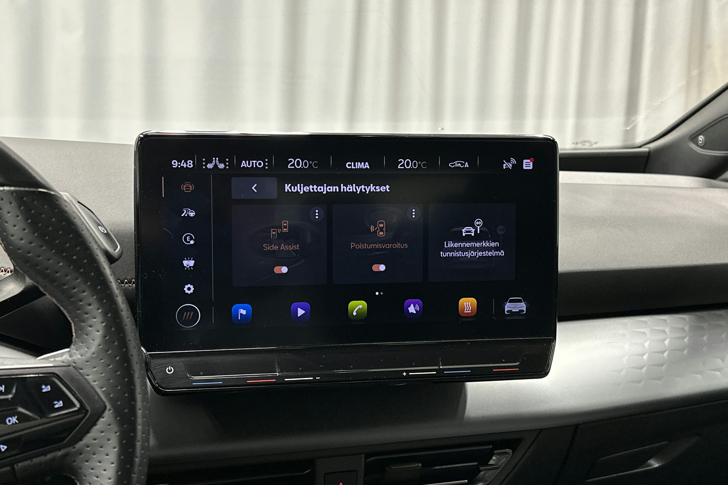 valkoinen CUPRA Born 2023 kuva 33.