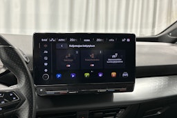 valkoinen CUPRA Born 2023 kuva 33.