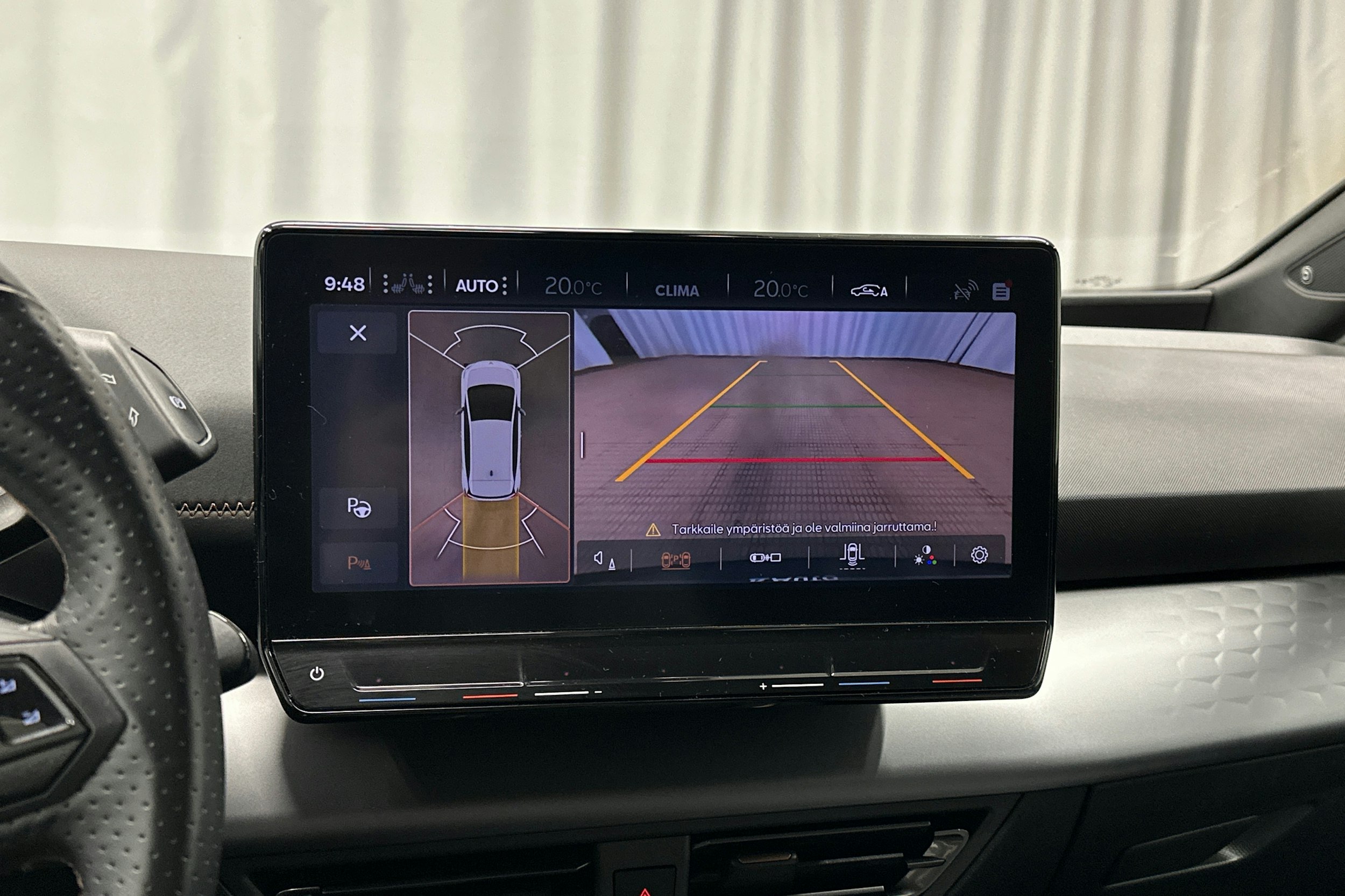 valkoinen CUPRA Born 2023 kuva 34.