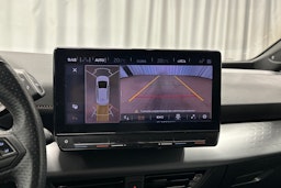 valkoinen CUPRA Born 2023 kuva 34.