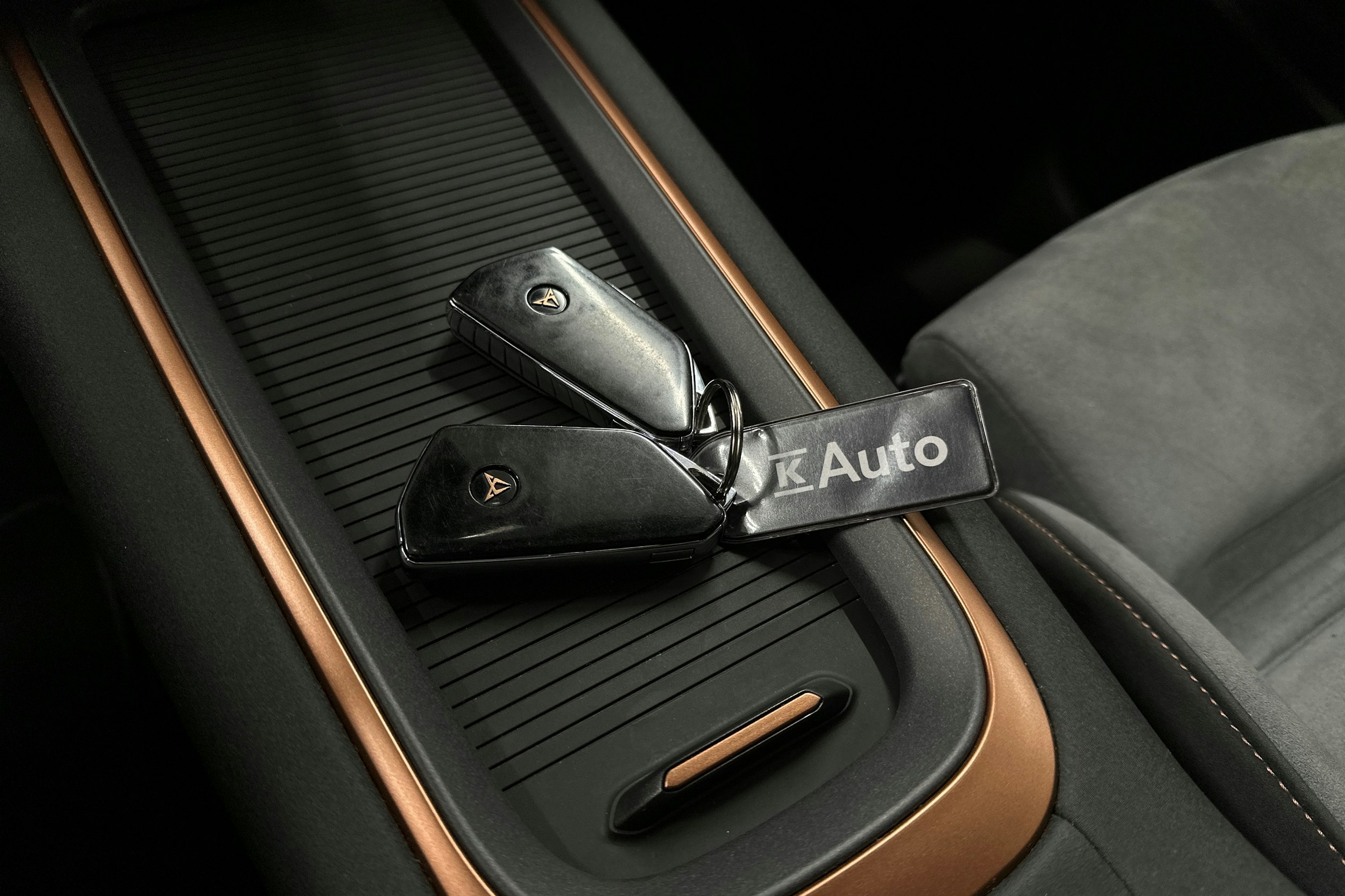 valkoinen CUPRA Born 2023 kuva 35.