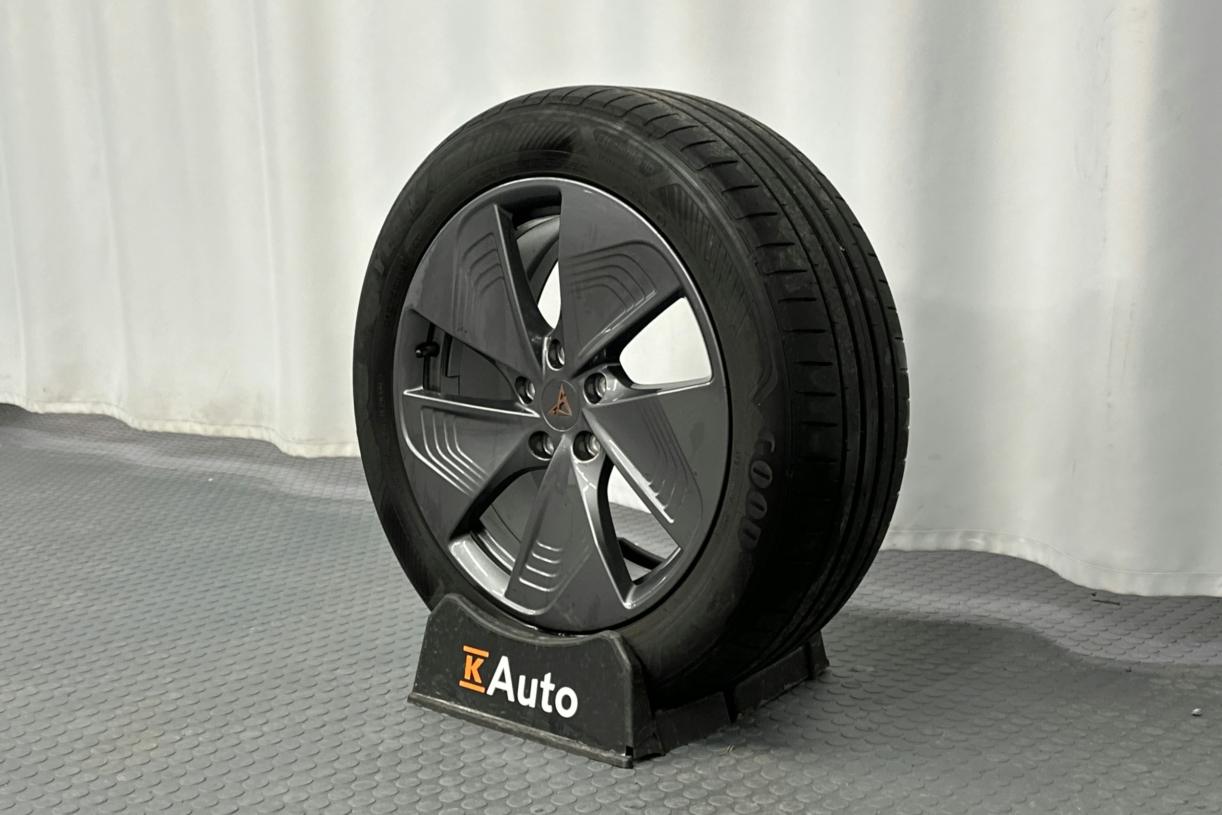 harmaa CUPRA Born 2023 kuva 13.