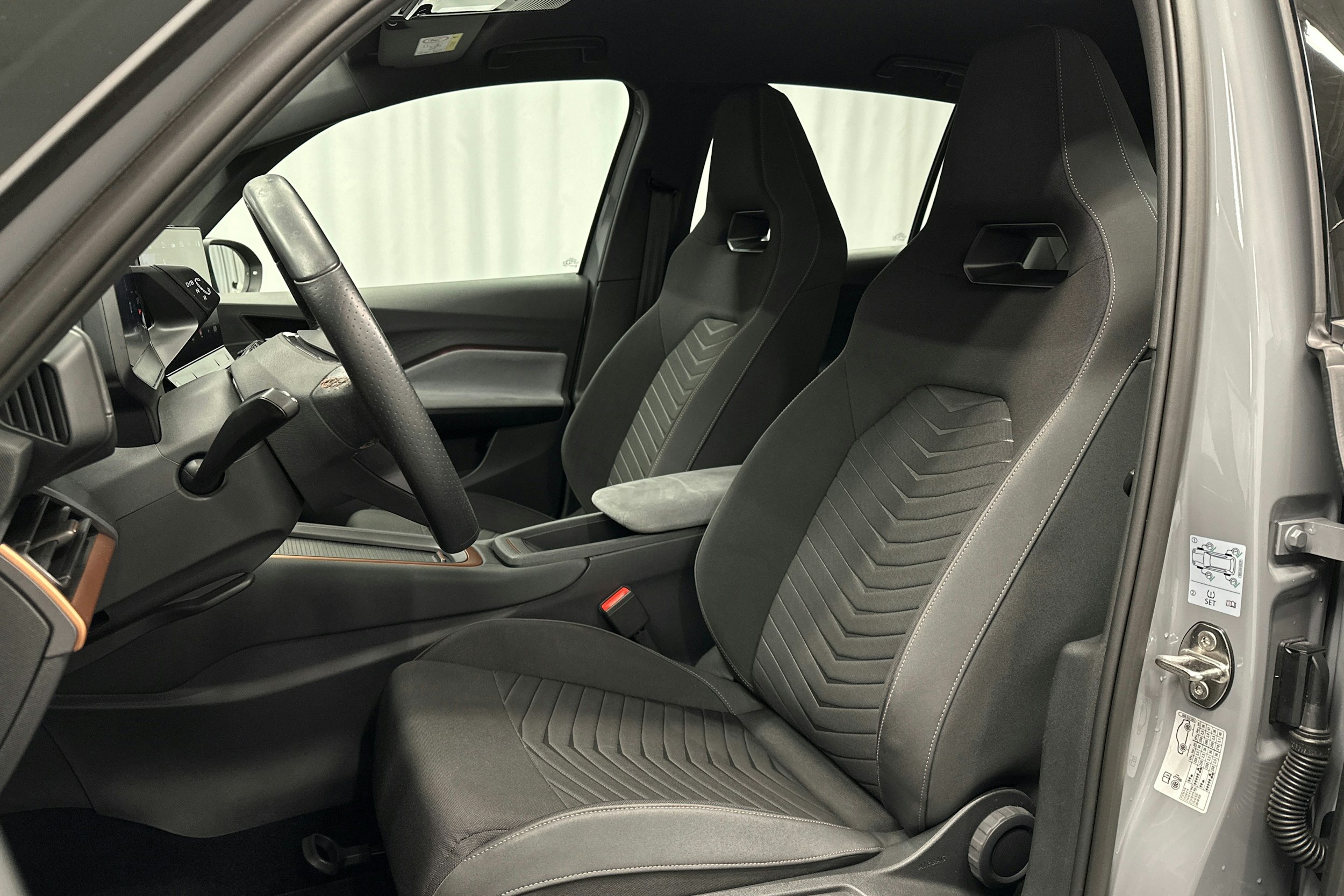 harmaa CUPRA Born 2023 kuva 15.