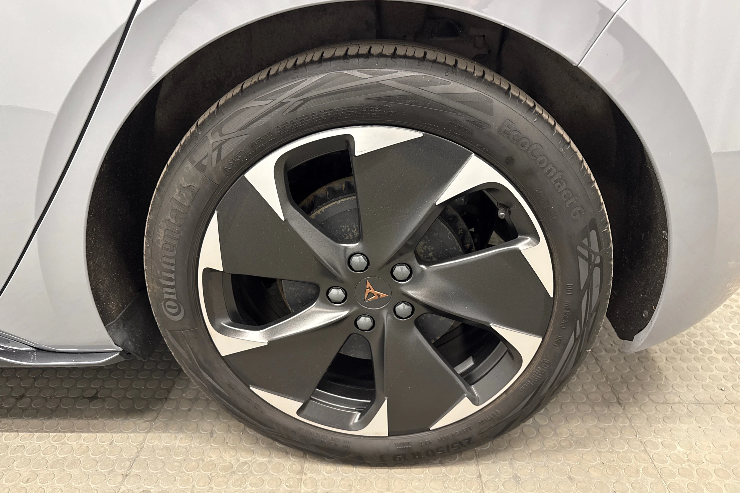 harmaa CUPRA Born 2023 kuva 13.