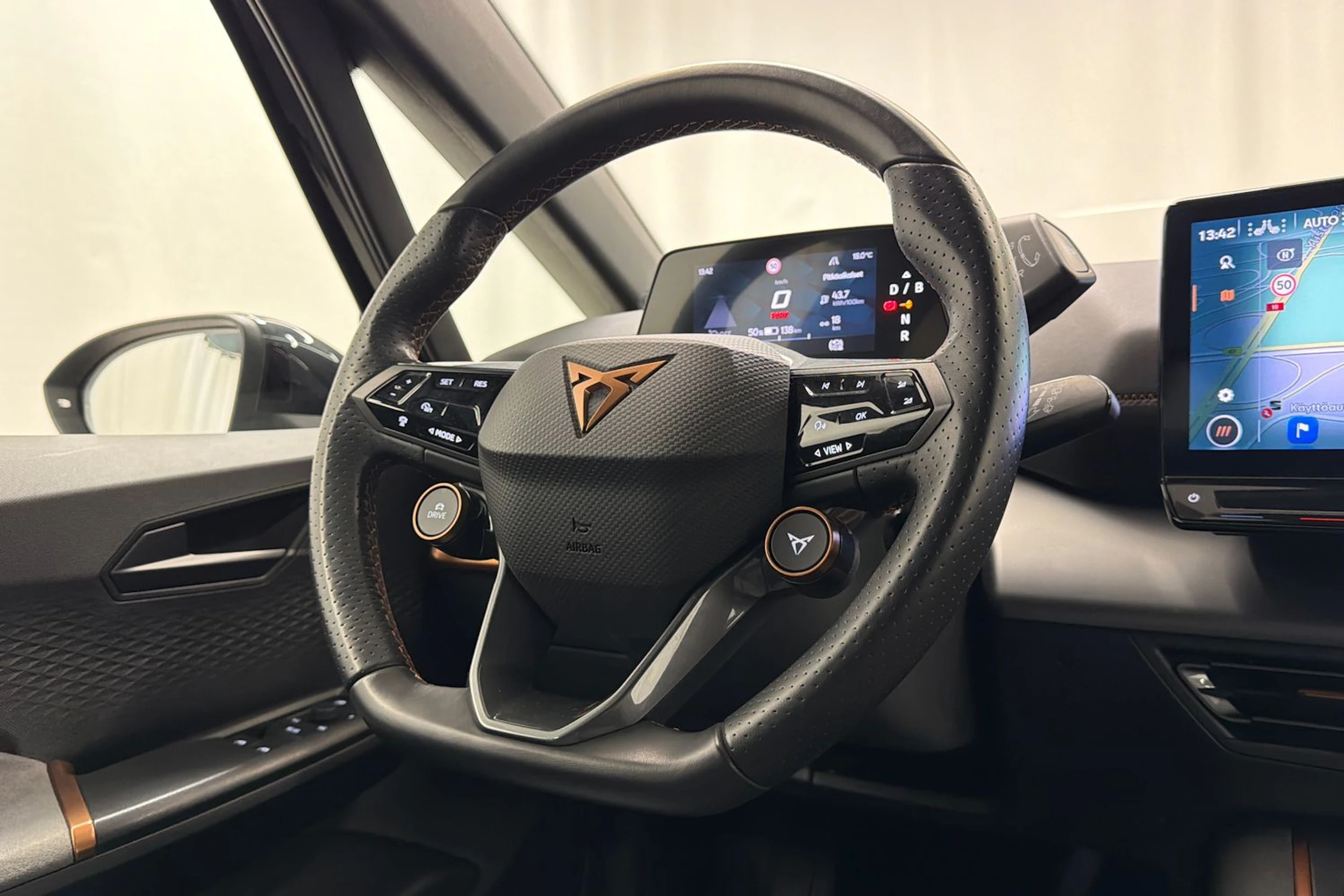 harmaa CUPRA Born 2023 kuva 11.