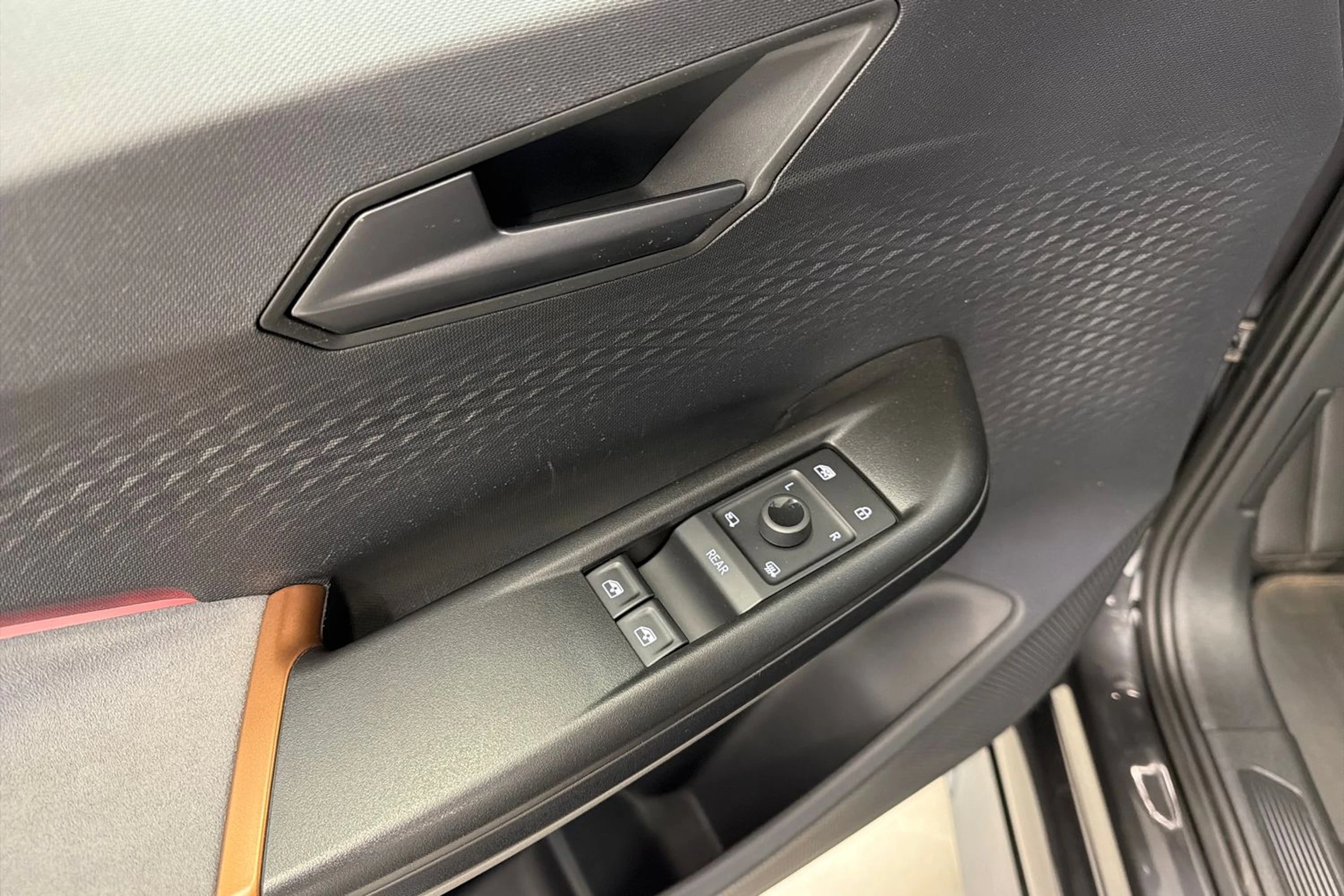 harmaa CUPRA Born 2023 kuva 13.