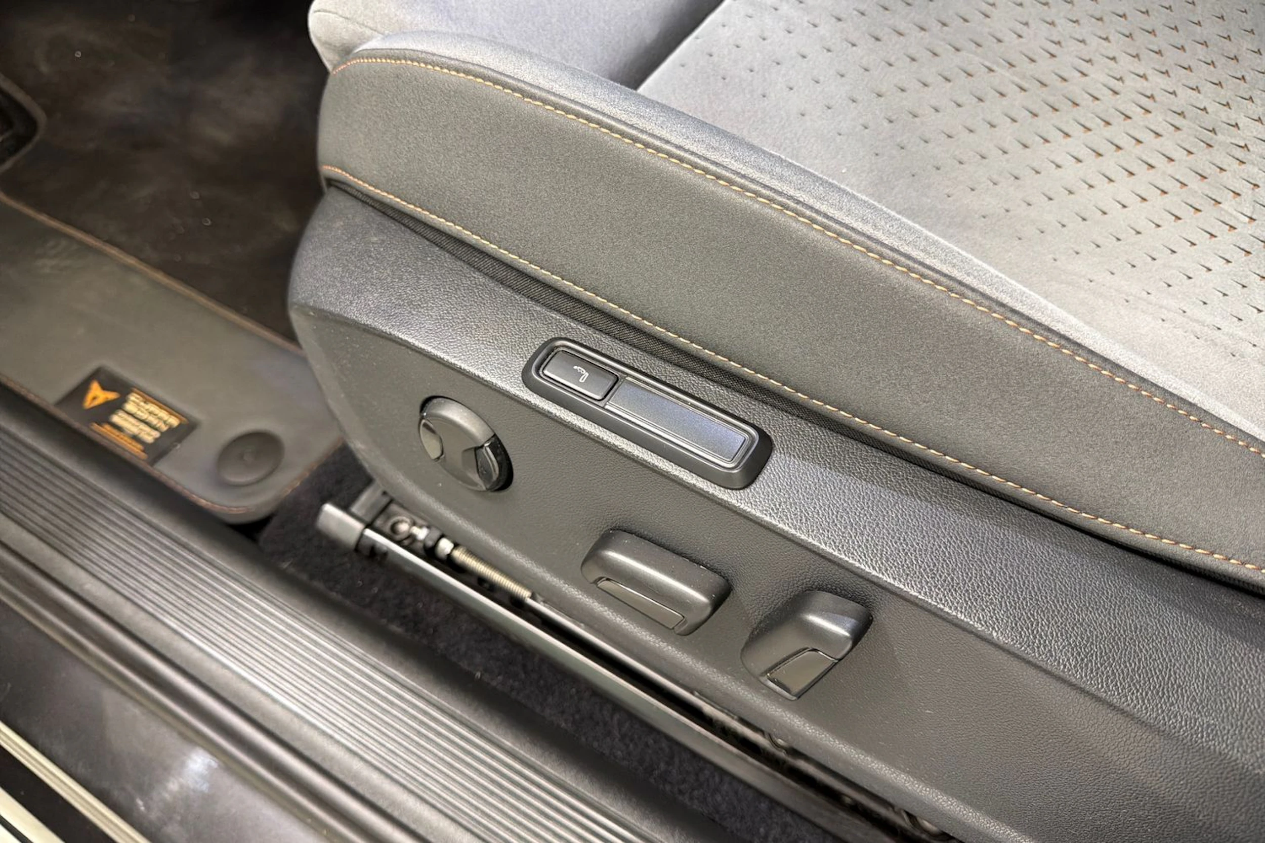 harmaa CUPRA Born 2023 kuva 14.