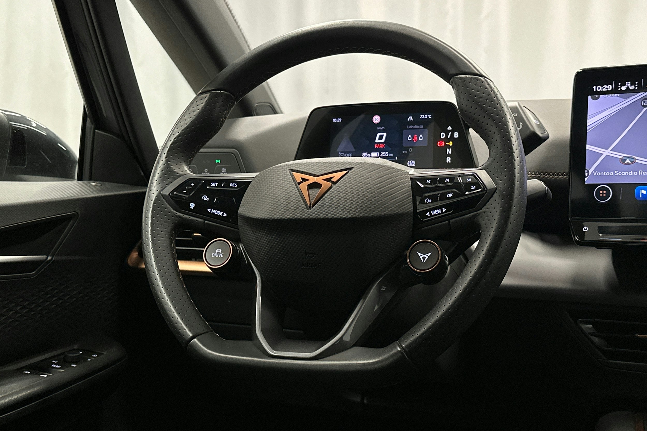 harmaa CUPRA Born 2023 kuva 16.