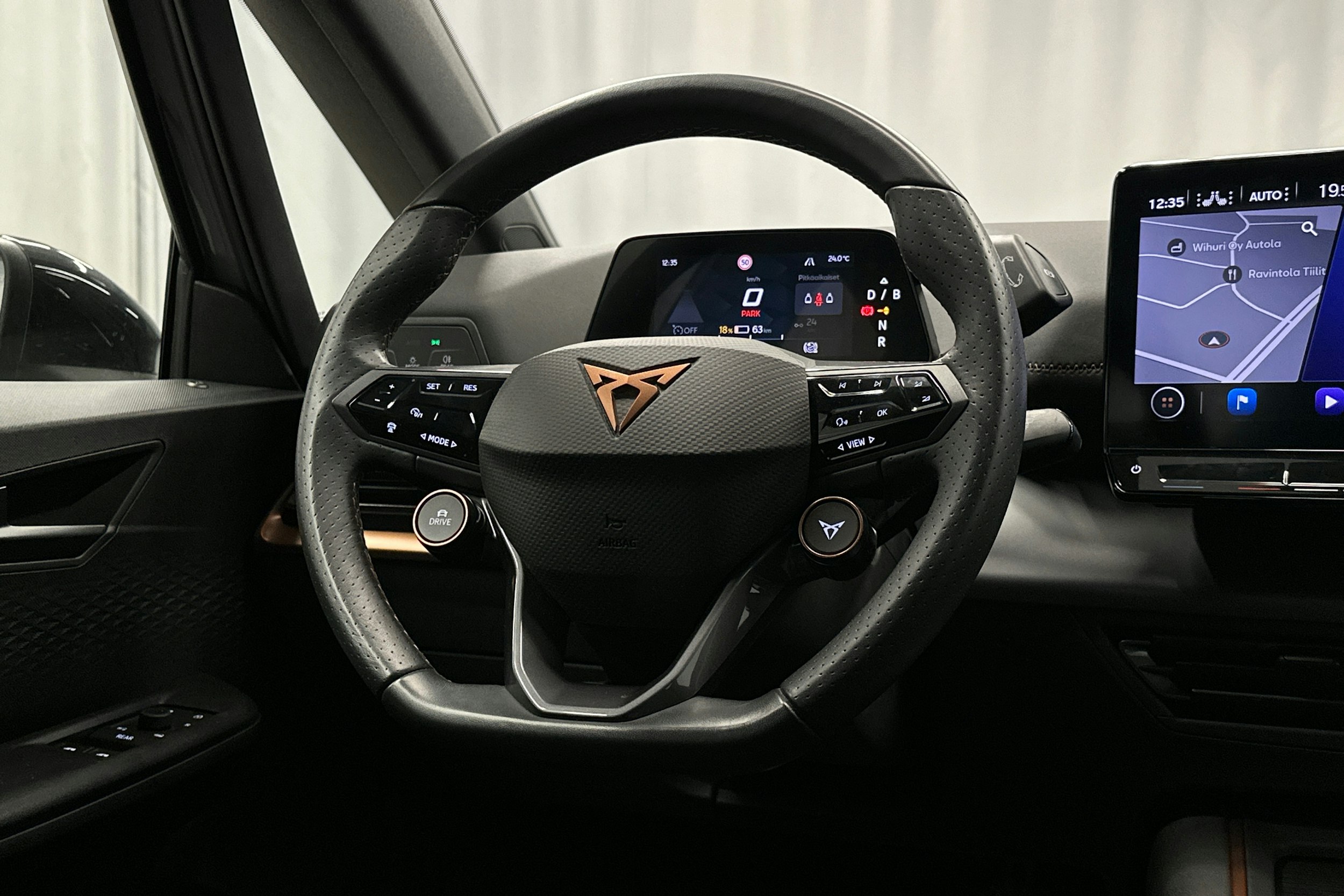 harmaa CUPRA Born 2023 kuva 16.