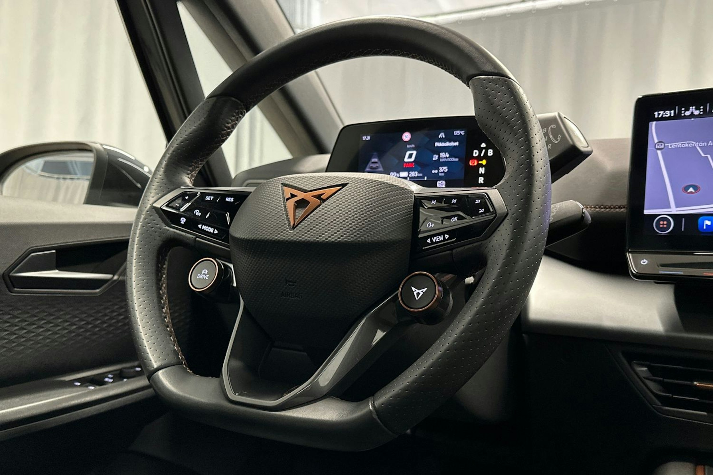 harmaa CUPRA Born 2023 kuva 14.