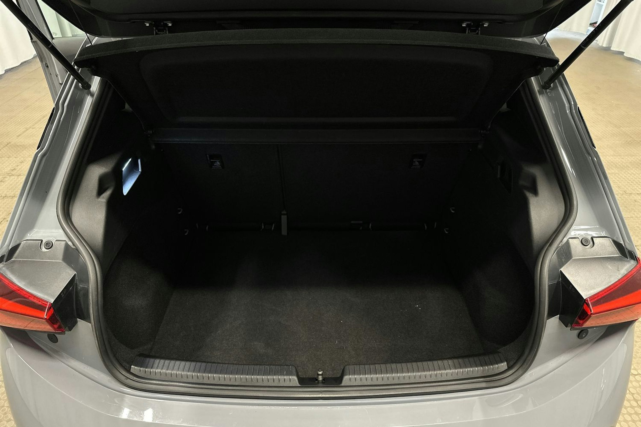 harmaa CUPRA Born 2023 kuva 31.