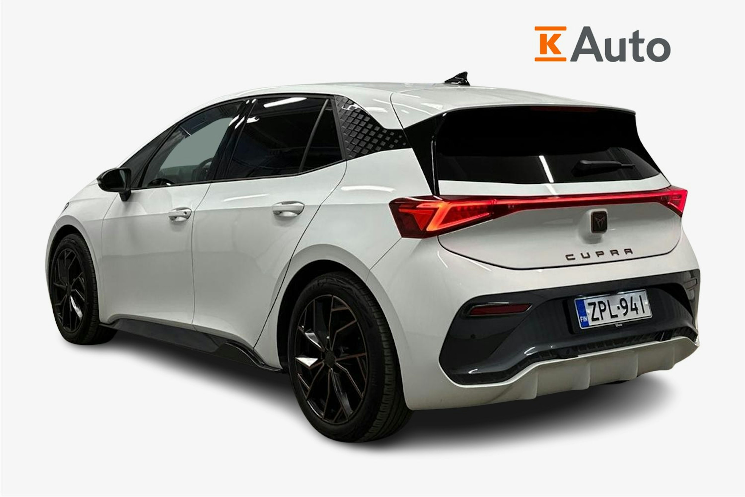valkoinen CUPRA Born 2023 kuva 2.