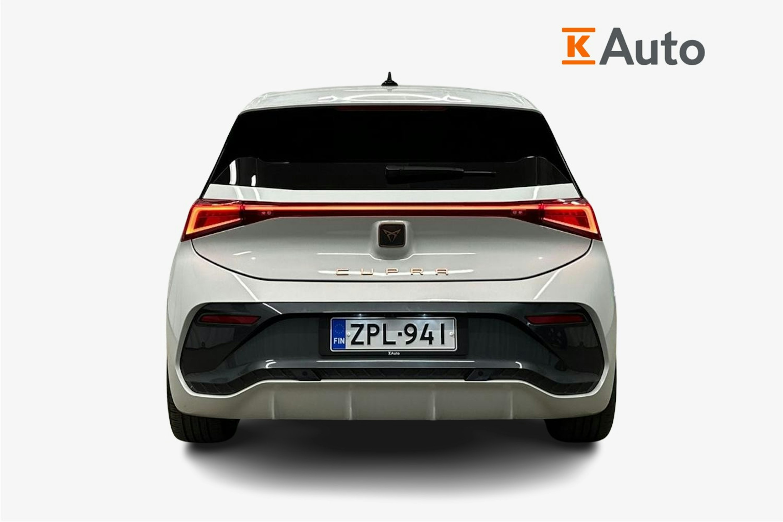 valkoinen CUPRA Born 2023 kuva 3.
