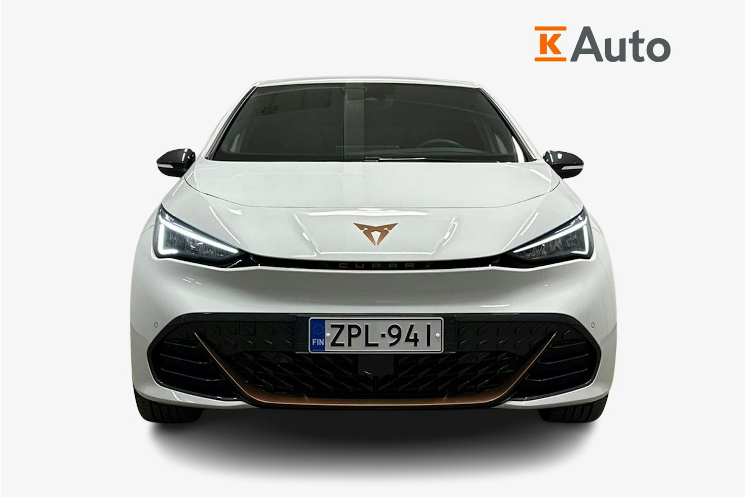 valkoinen CUPRA Born 2023 kuva 5.