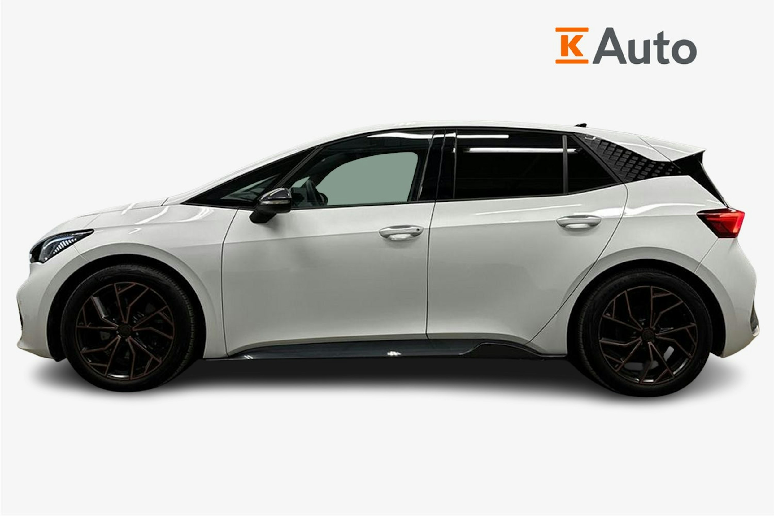 valkoinen CUPRA Born 2023 kuva 6.