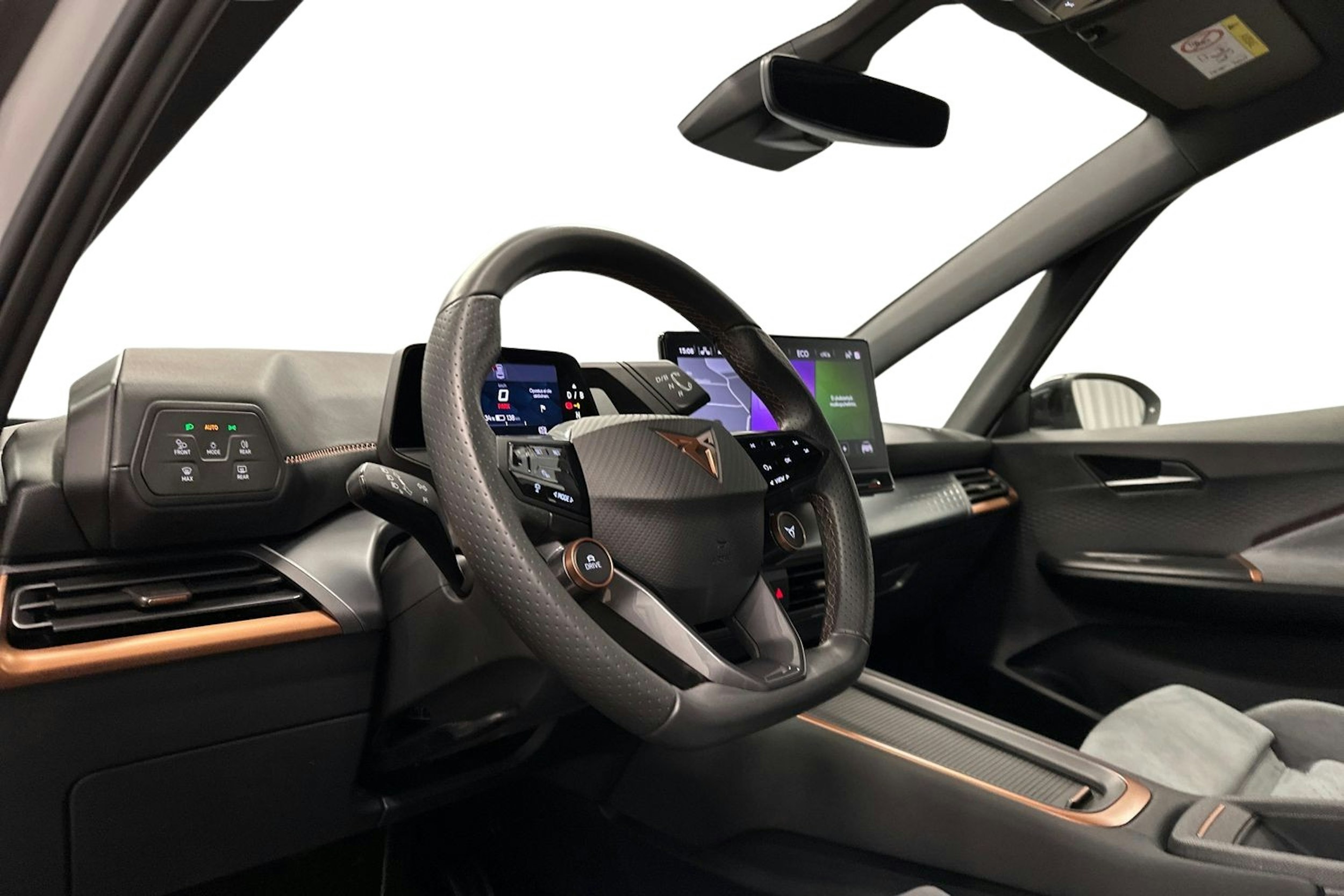 valkoinen CUPRA Born 2023 kuva 7.
