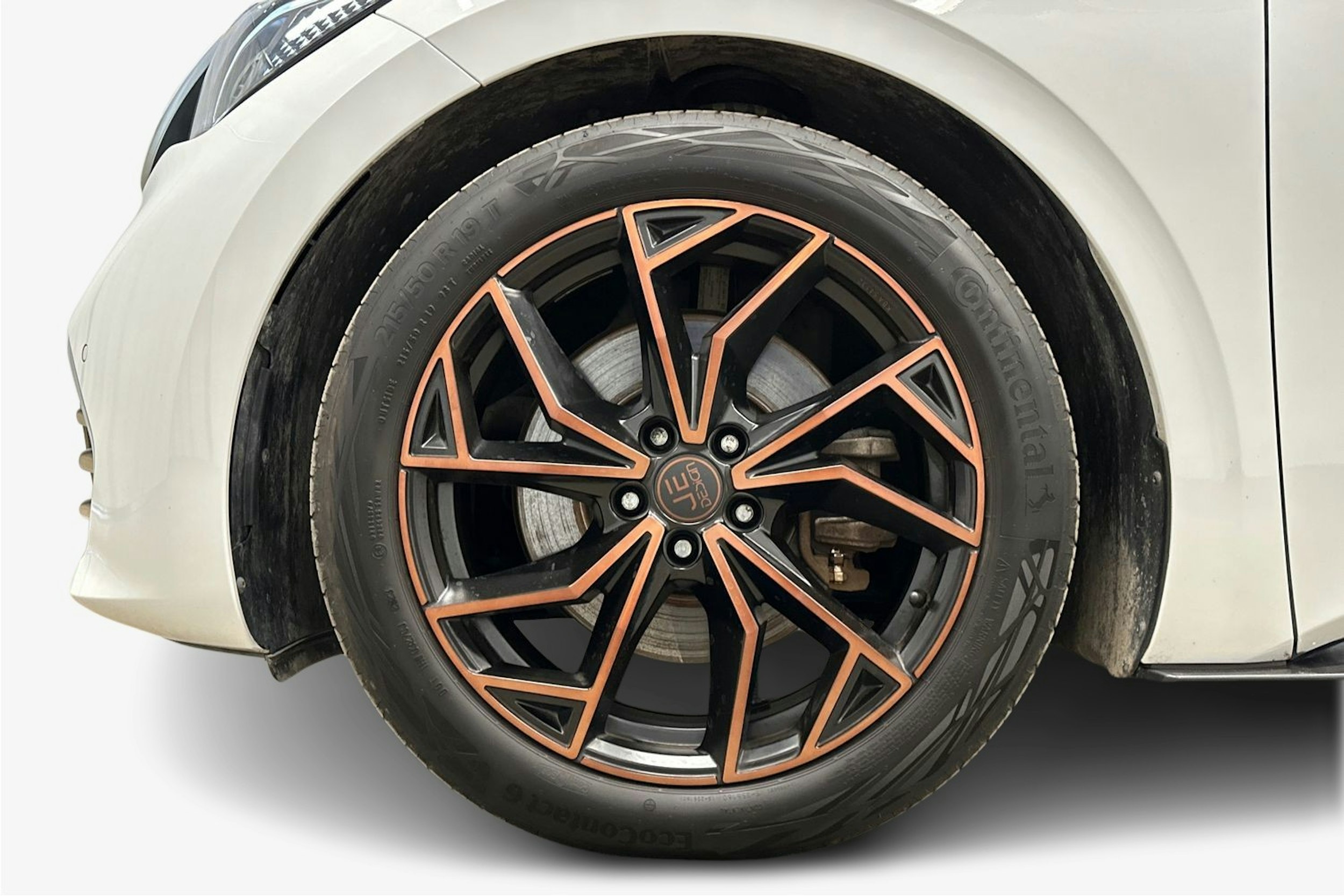 valkoinen CUPRA Born 2023 kuva 11.