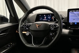 valkoinen CUPRA Born 2023 kuva 14.