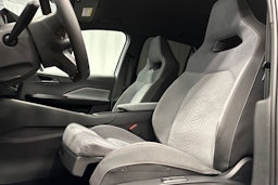 valkoinen CUPRA Born 2023 kuva 15.