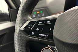 valkoinen CUPRA Born 2023 kuva 17.