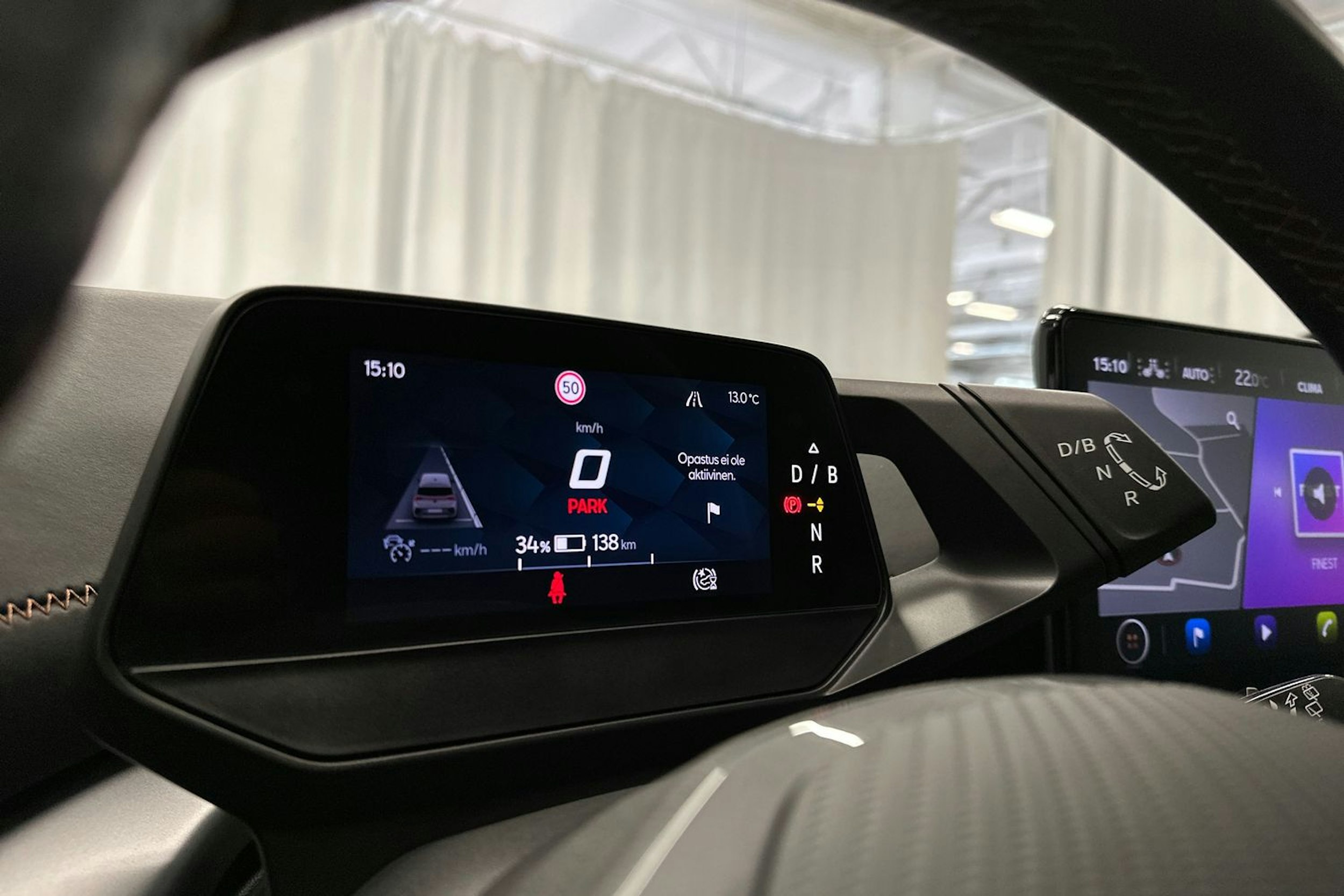valkoinen CUPRA Born 2023 kuva 19.