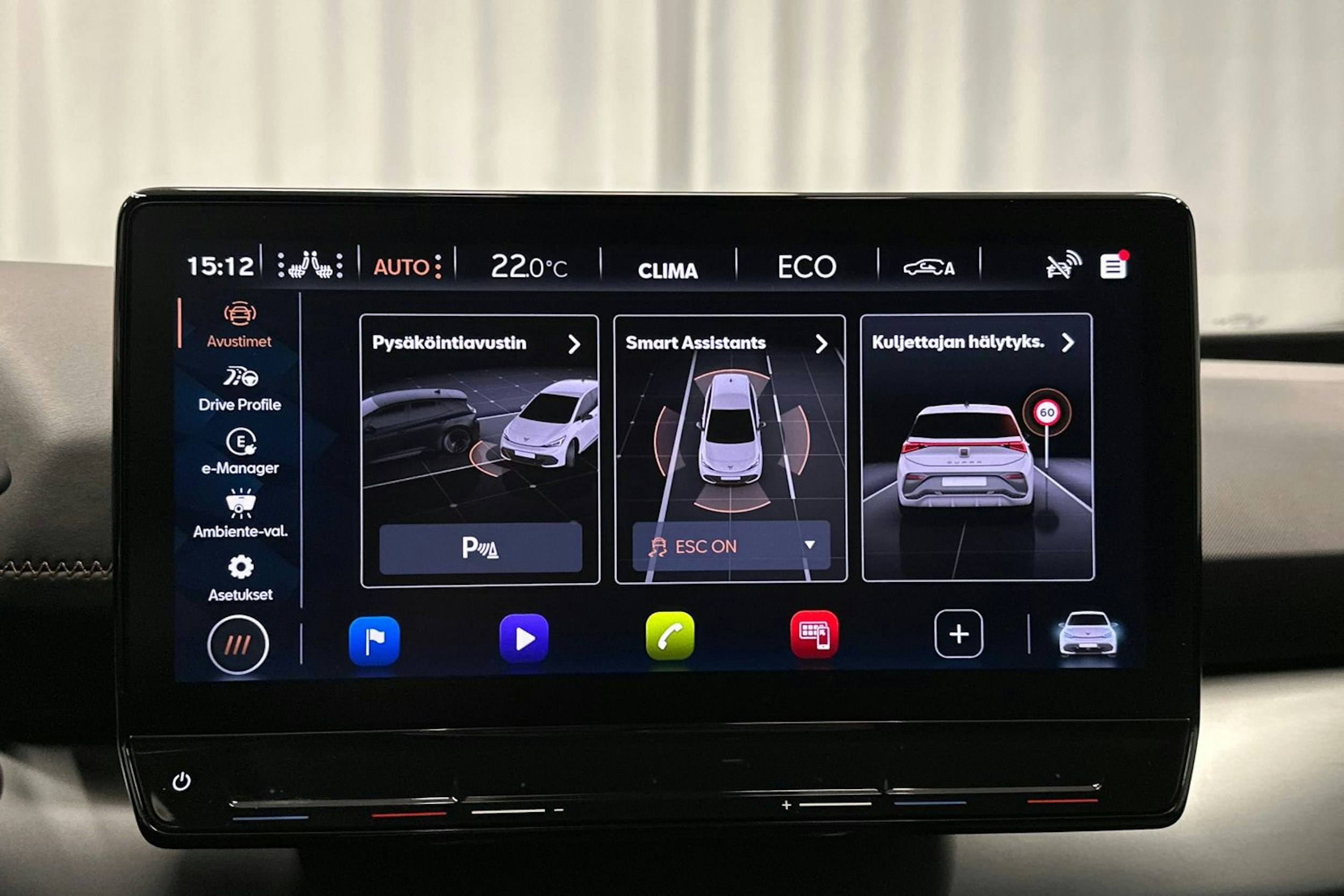 valkoinen CUPRA Born 2023 kuva 27.