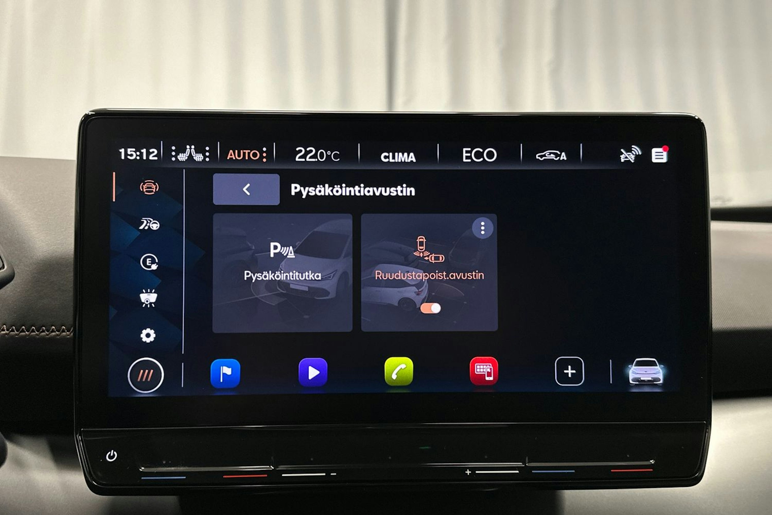 valkoinen CUPRA Born 2023 kuva 28.