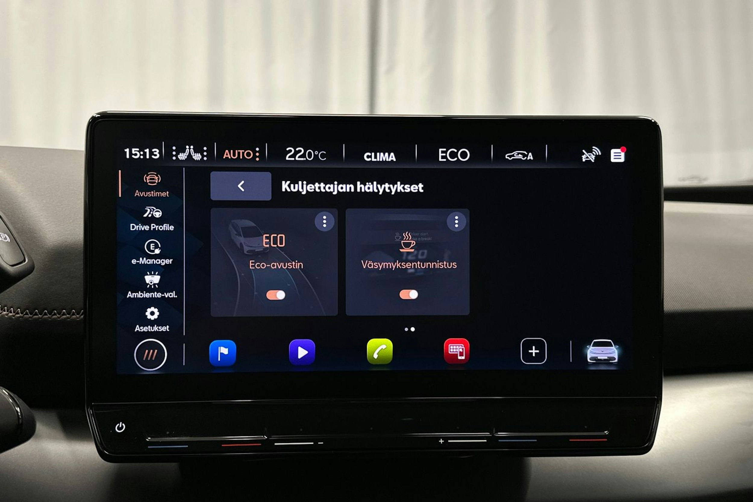valkoinen CUPRA Born 2023 kuva 31.