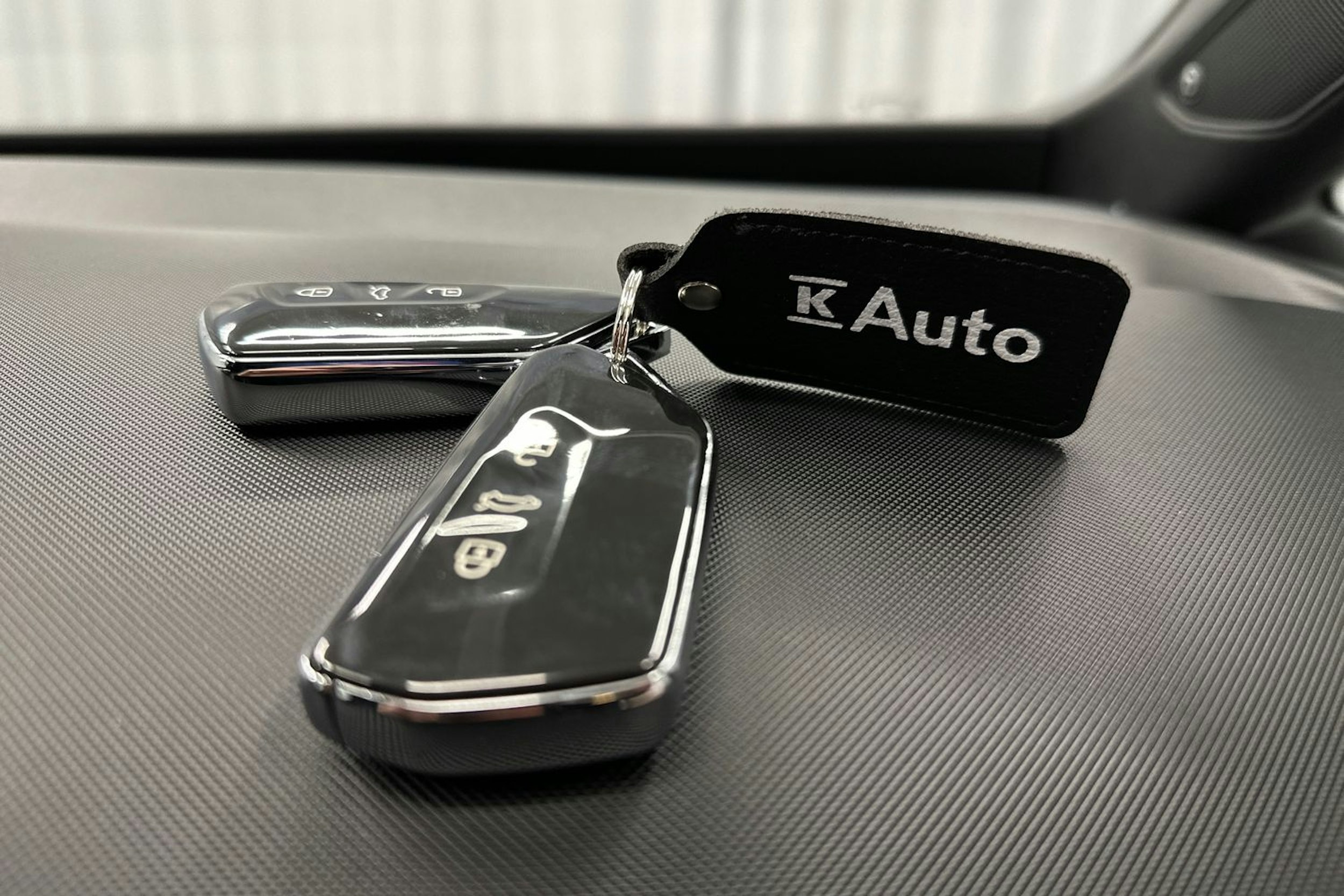 valkoinen CUPRA Born 2023 kuva 34.
