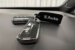 valkoinen CUPRA Born 2023 kuva 34.