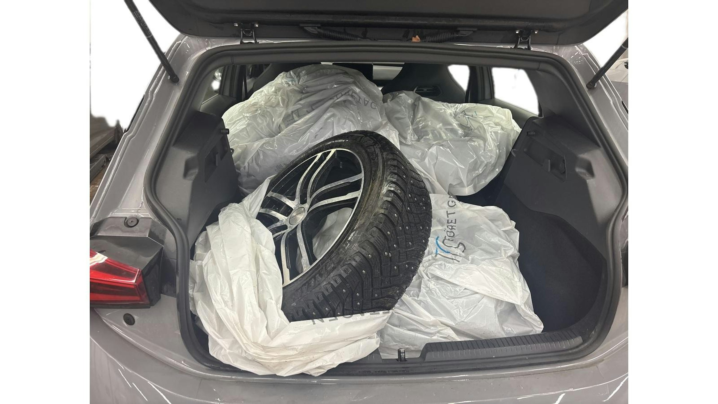 harmaa CUPRA Born 2024 kuva 6.