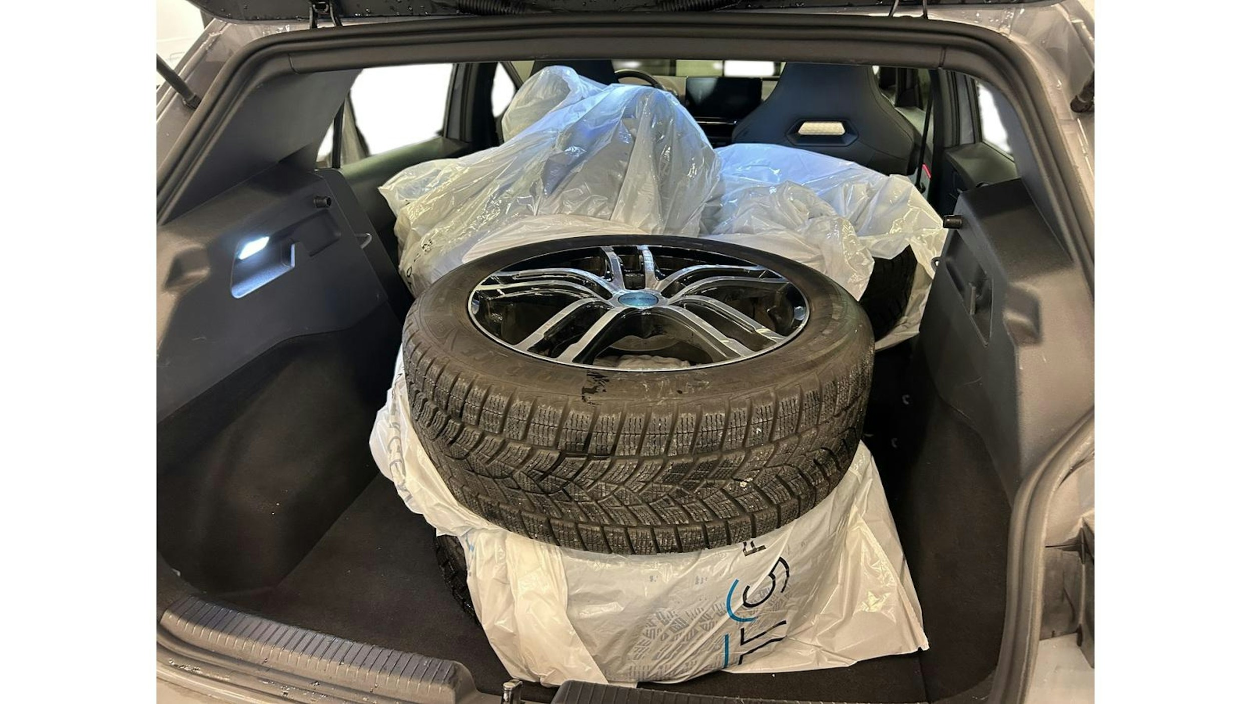 harmaa CUPRA Born 2024 kuva 6.