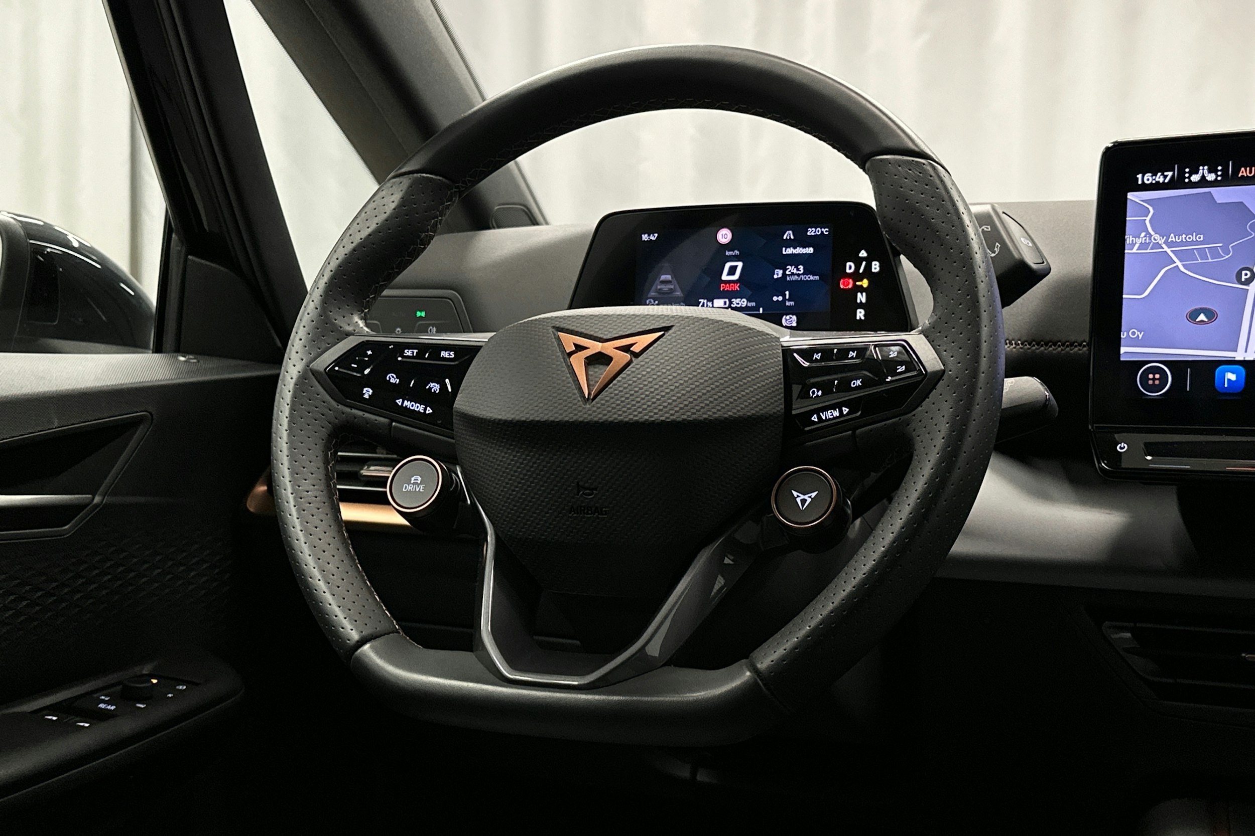 harmaa CUPRA Born 2024 kuva 18.