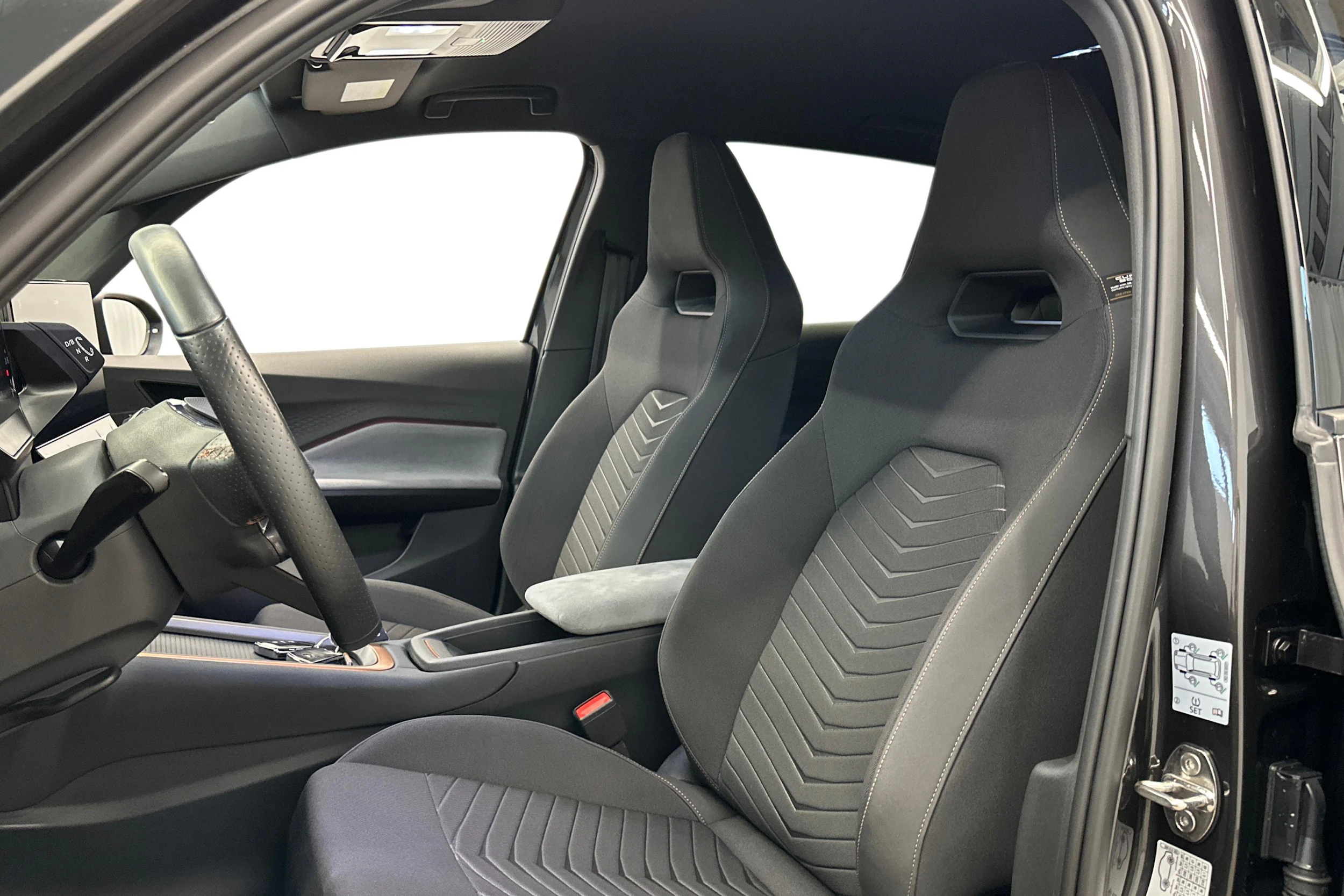 Harmaa CUPRA BORN 2024 kuva 6.