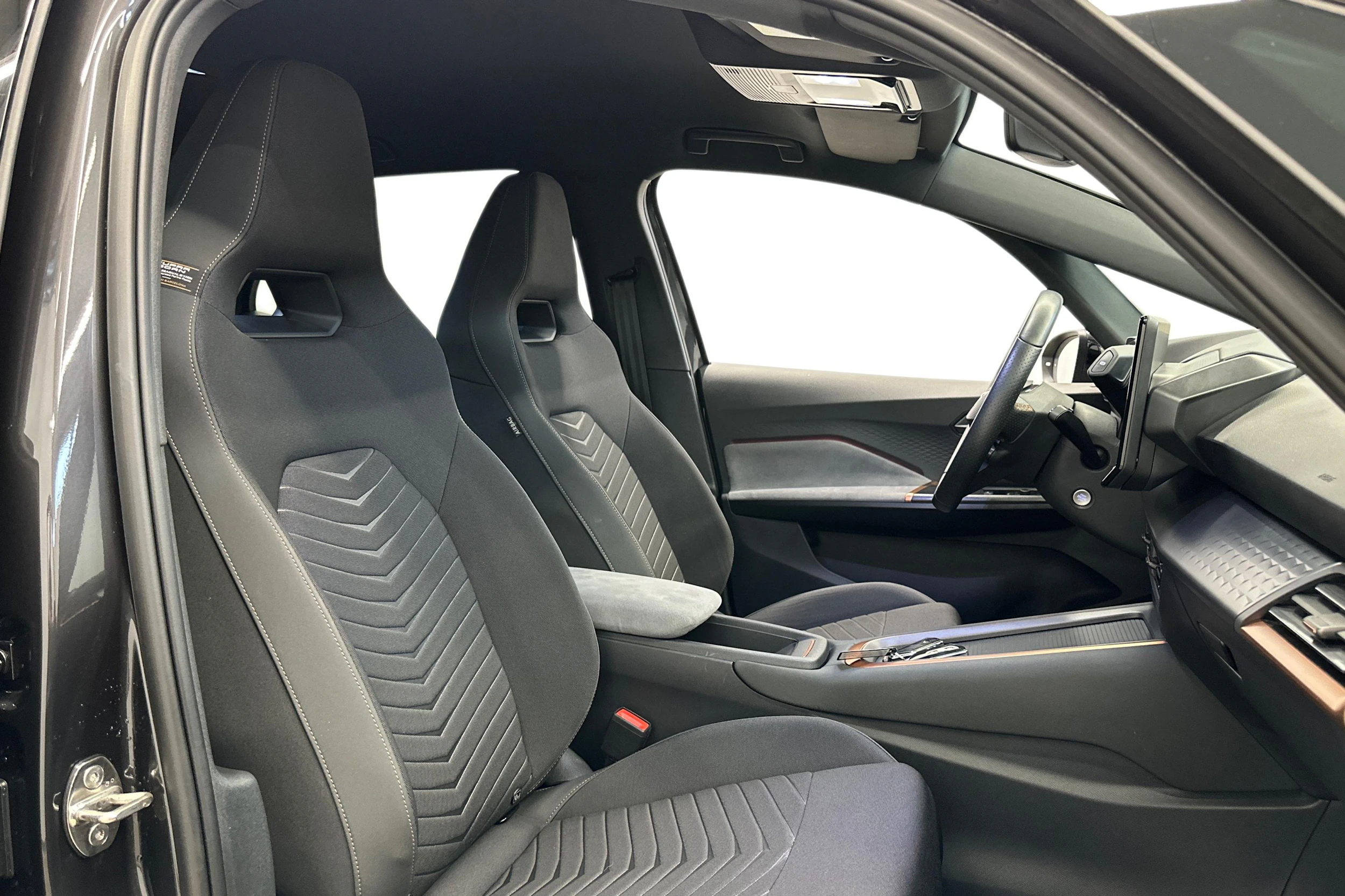 Harmaa CUPRA BORN 2024 kuva 7.