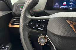 Harmaa CUPRA BORN 2024 kuva 13.