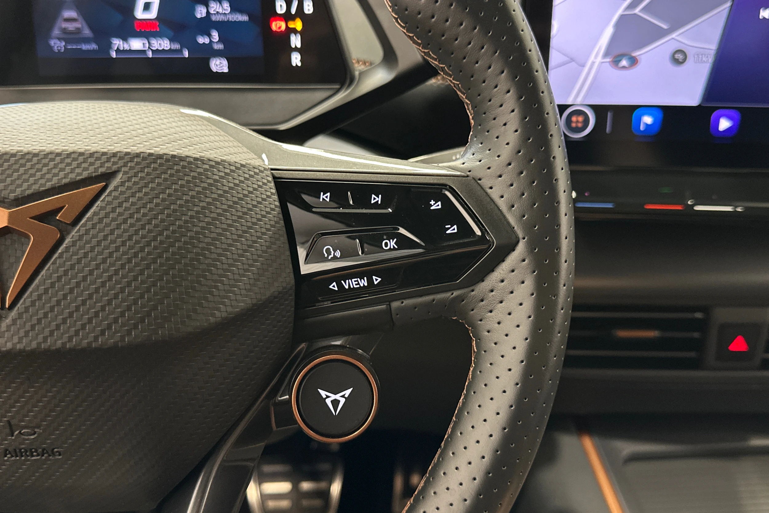 Harmaa CUPRA BORN 2024 kuva 14.